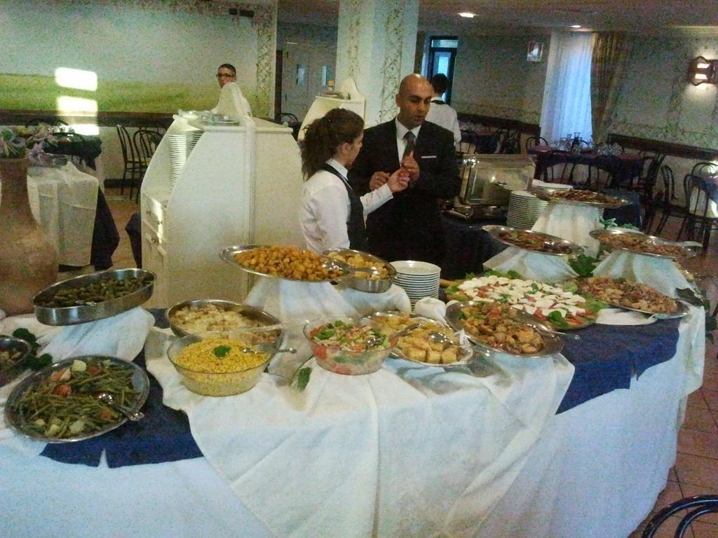 Hotel Club Sabbiadoro Battipaglia Esterno foto