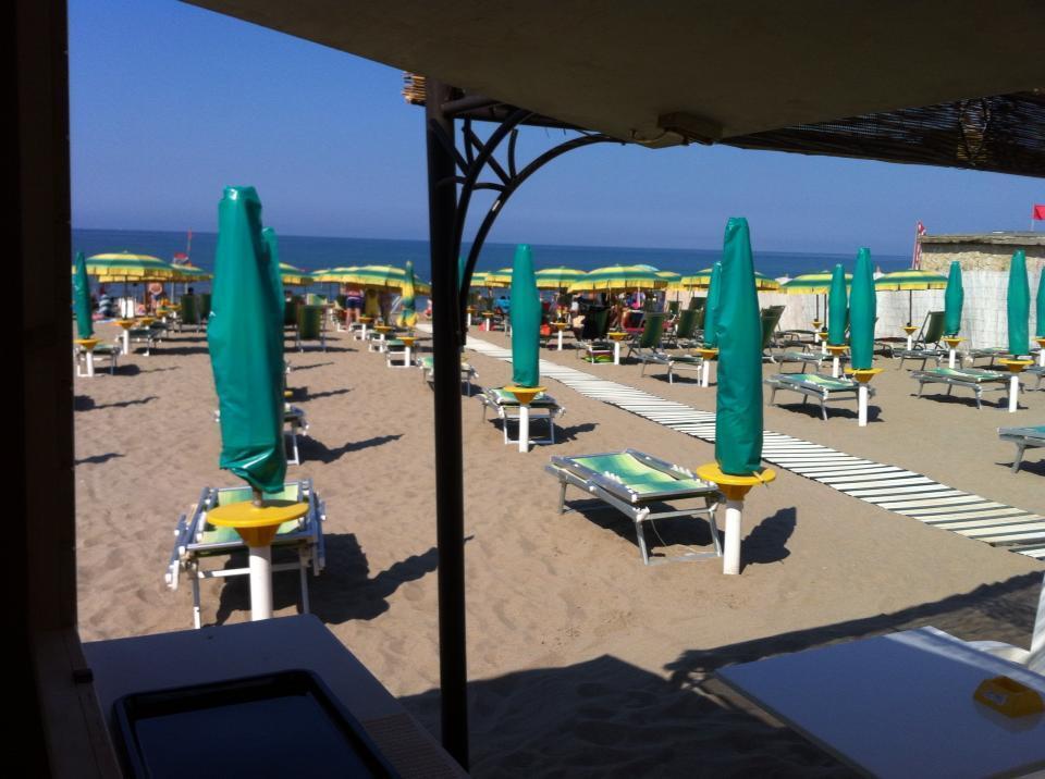 Hotel Club Sabbiadoro Battipaglia Esterno foto