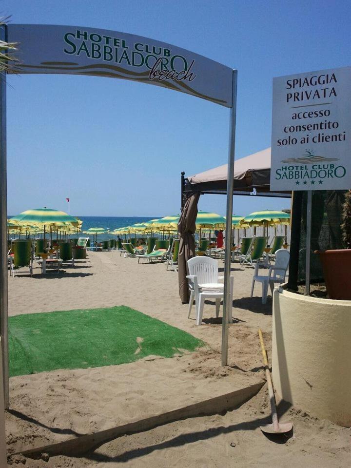 Hotel Club Sabbiadoro Battipaglia Esterno foto