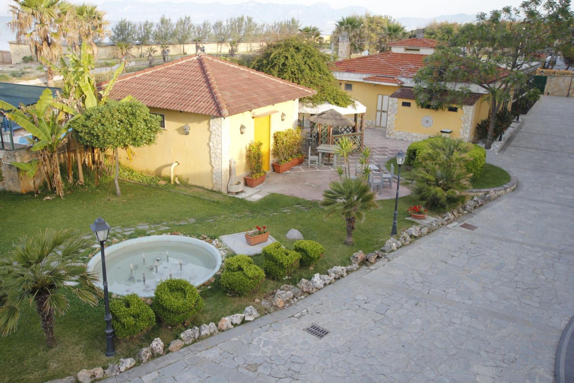Hotel Club Sabbiadoro Battipaglia Esterno foto