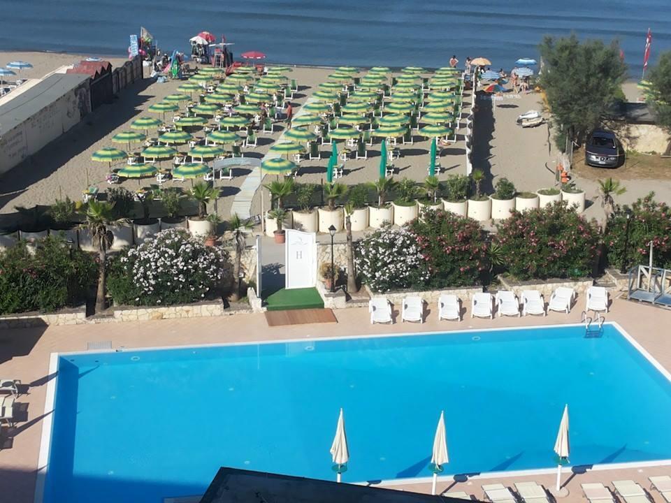Hotel Club Sabbiadoro Battipaglia Esterno foto