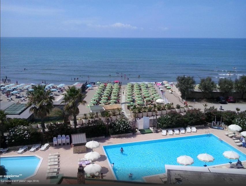 Hotel Club Sabbiadoro Battipaglia Esterno foto